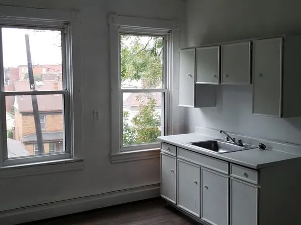 26 Merritt Ave, Pittsburgh, PA 15227