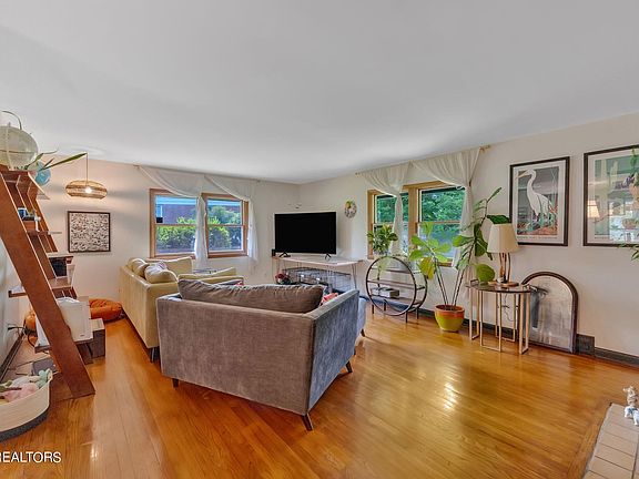3rd image of 6010 Centerwood Dr