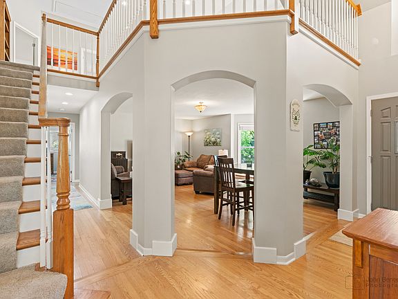 2nd image of 616 W Grove St
