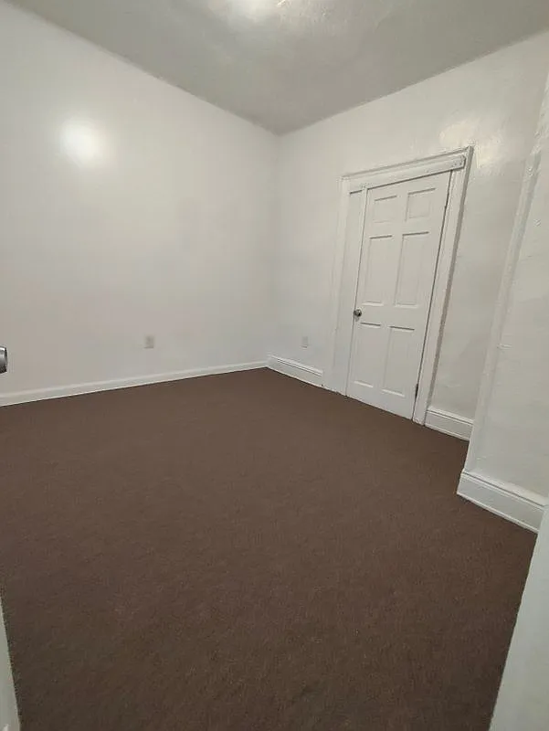 3 bed, 1.0 bath, 2000 sqft, $3,300 — Photo 4