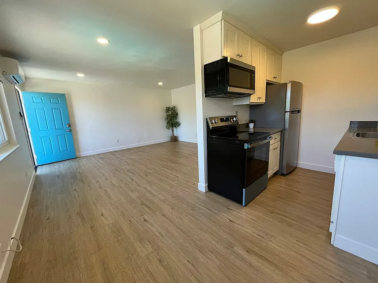 611 San Luisito Way #8 — Photo 4