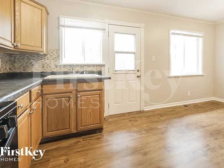 222 Pacific Dr — Photo 5