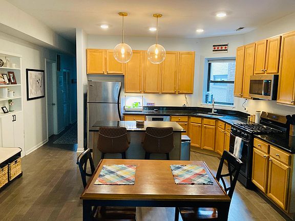 4th image of 1455 W Cuyler Ave #2W