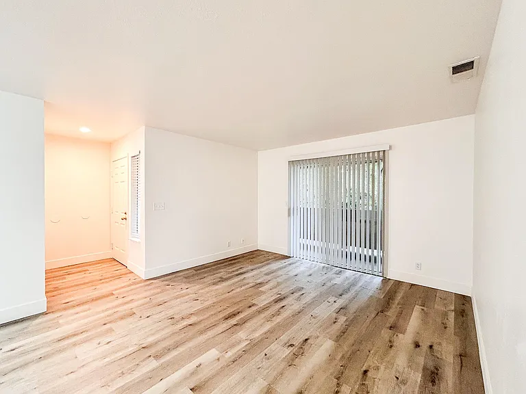 1-2 Bedroom Living Room