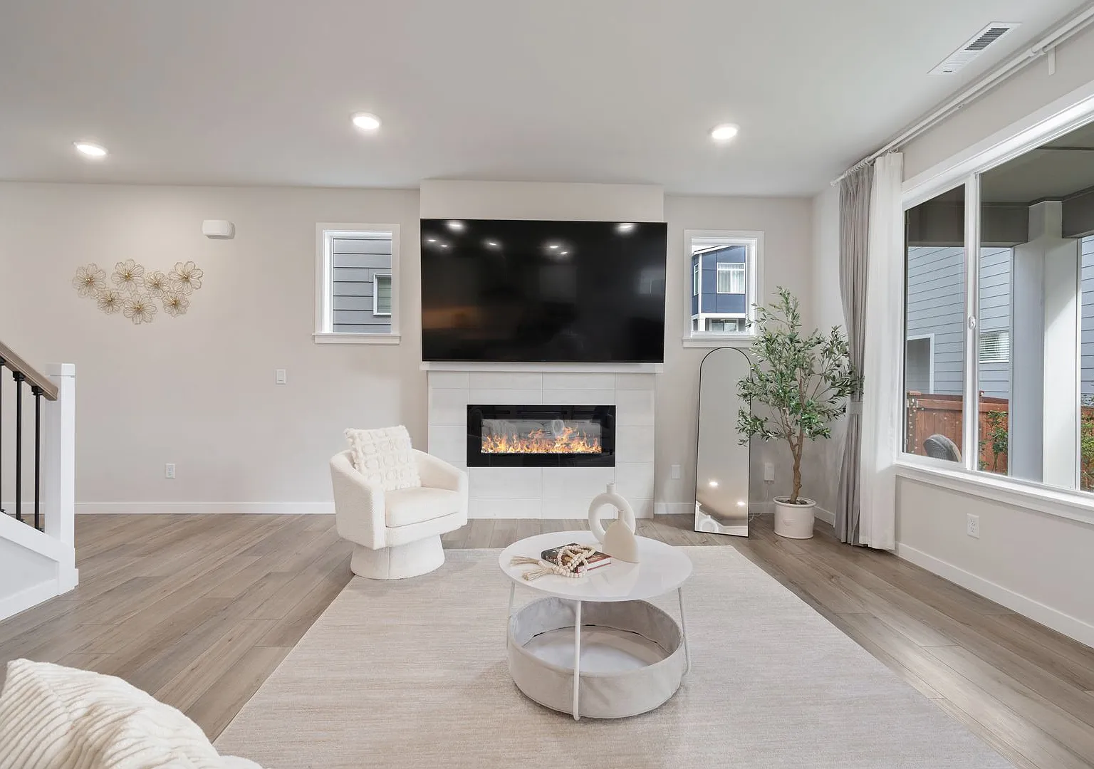 Modern 2023-Built 4-Bedroom Home in Alpine Estates — Photo 3