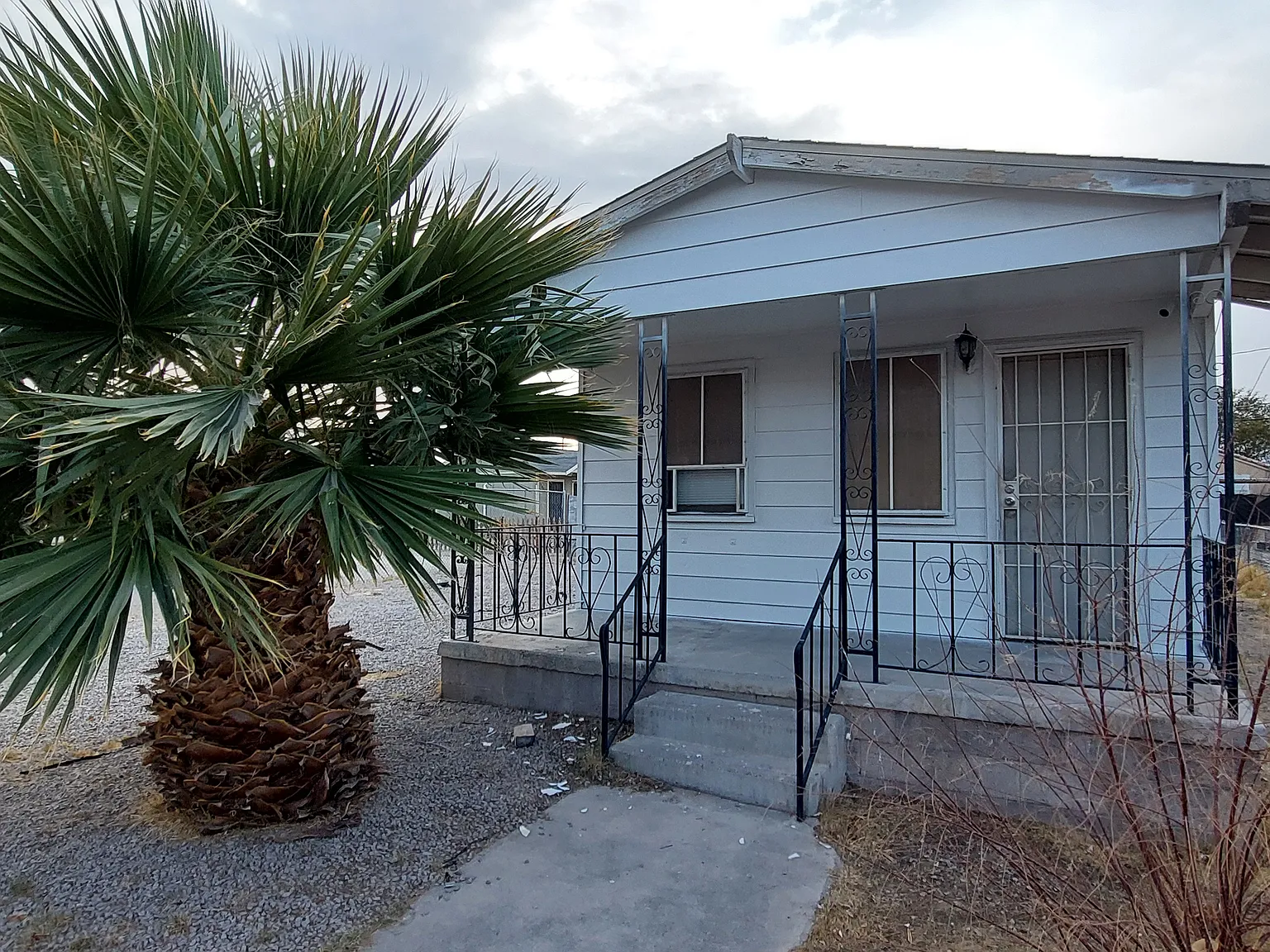 FRONT HOUSE