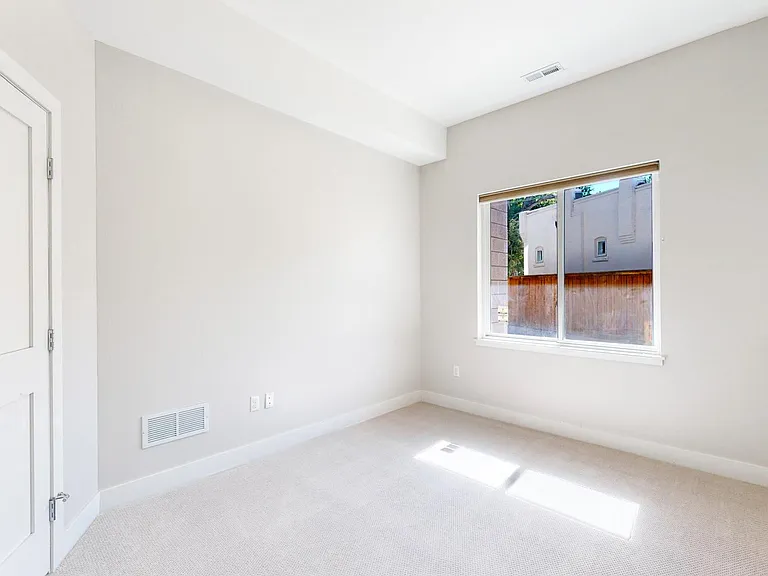 945 S Washington St — Photo 17