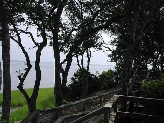 4th image of Q-3 WESTPORT