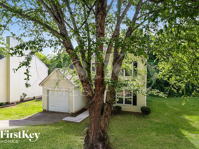 906 Grassy Patch Ln — Photo 2