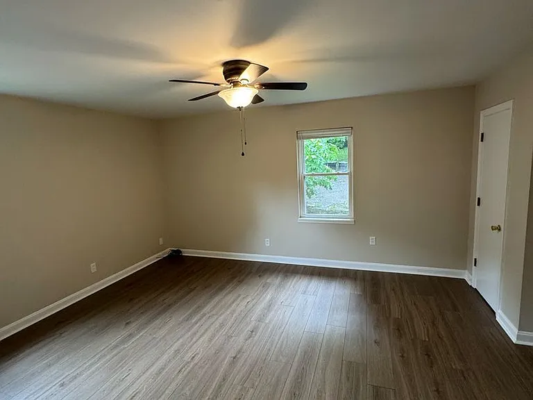2711 Brownsboro Rd — Photo 6