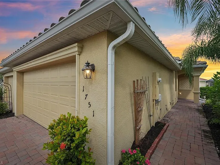 1751 Alameda Dr — Photo 2