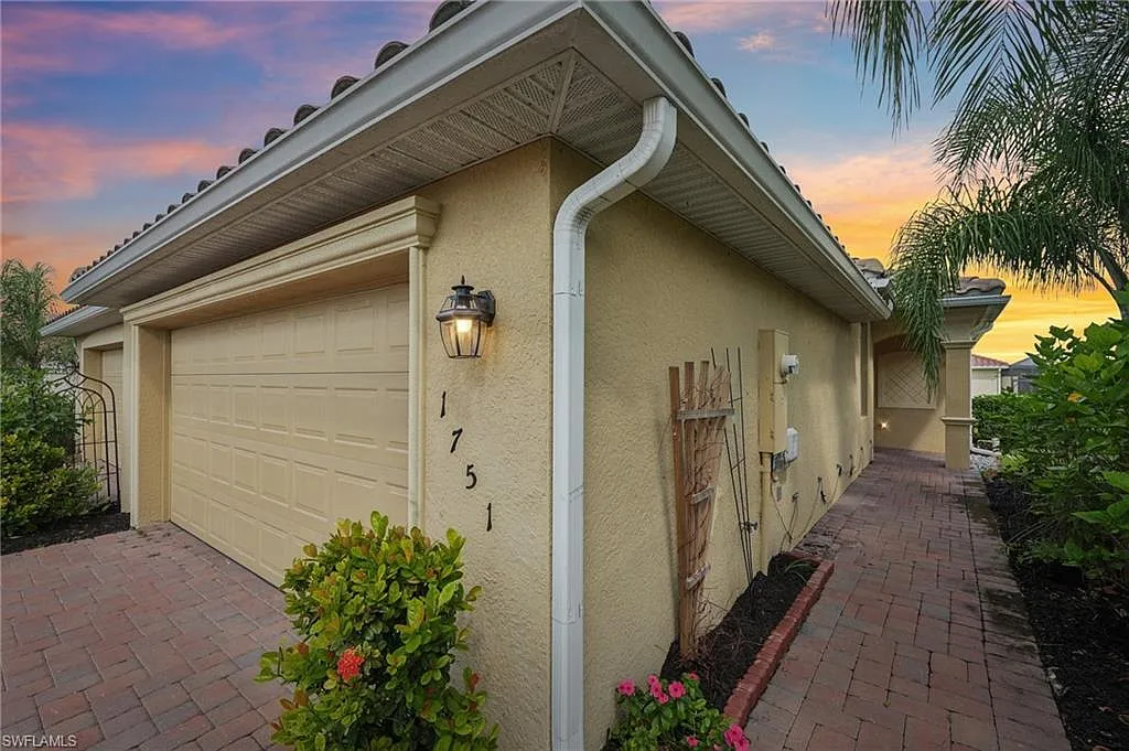Building Photo - 1751 Alameda Dr