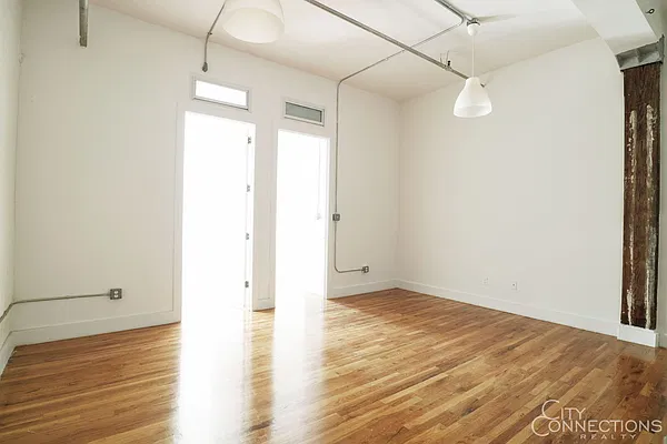 Rented by City Connections Realty | media 2