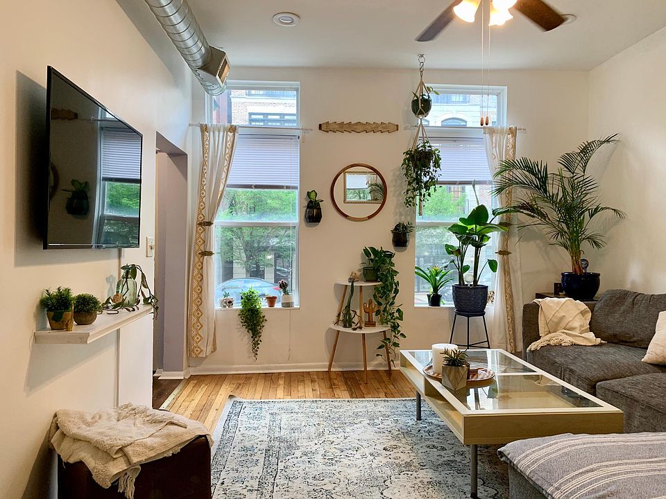 1st image of 2241 W Belmont Ave APT 2