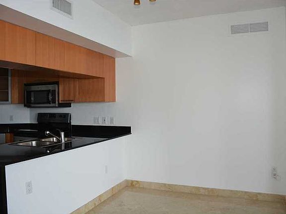 4th image of 1750 Bayshore Dr #5201