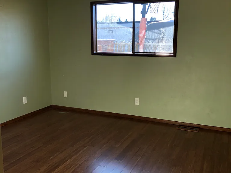 409 SE 88th Ave — Photo 11