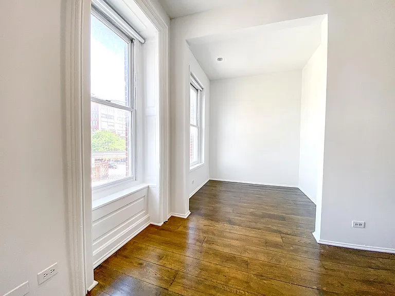 311 W Chicago Ave #3 — Photo 3