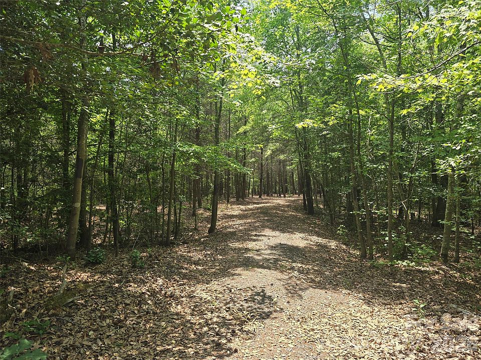 1st image of 385 Dennis Rd