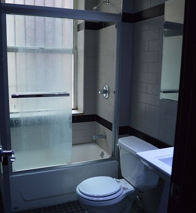 2nd image of 220 W 107th St APT 1J