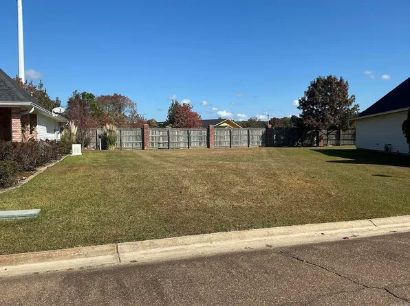 205 Stonegate Ct, Crossett, AR 71635