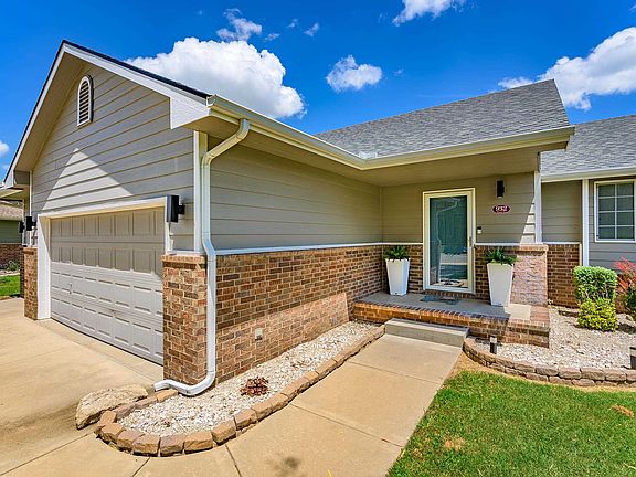 5th image of 932 E Peach Ct