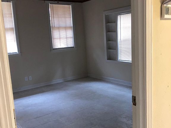 3rd image of 4092 W Lloyd St