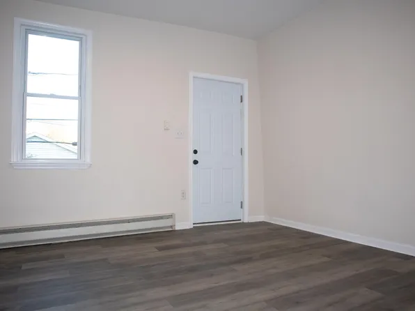 28 N Gilbert St, Shenandoah, PA 17976