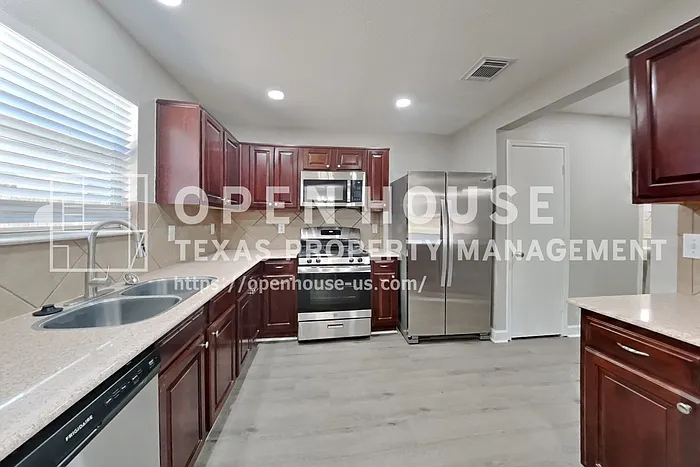 7718 Balsam Crossing Ln — Photo 5