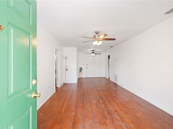 2nd image of 1821 Hawthorne Dr