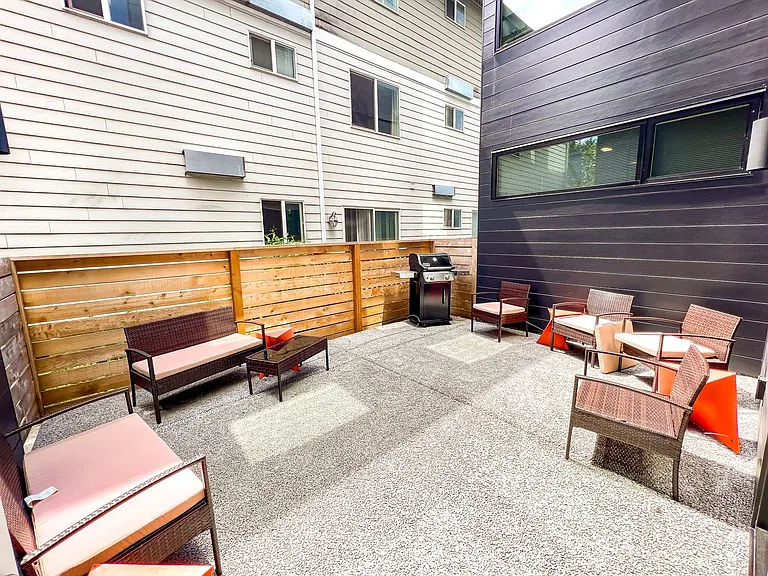 University Flats Apartments — Photo 15