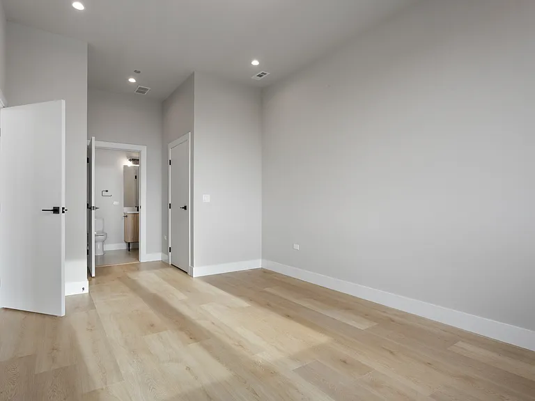 2505 W Farragut Ave #402 — Photo 24