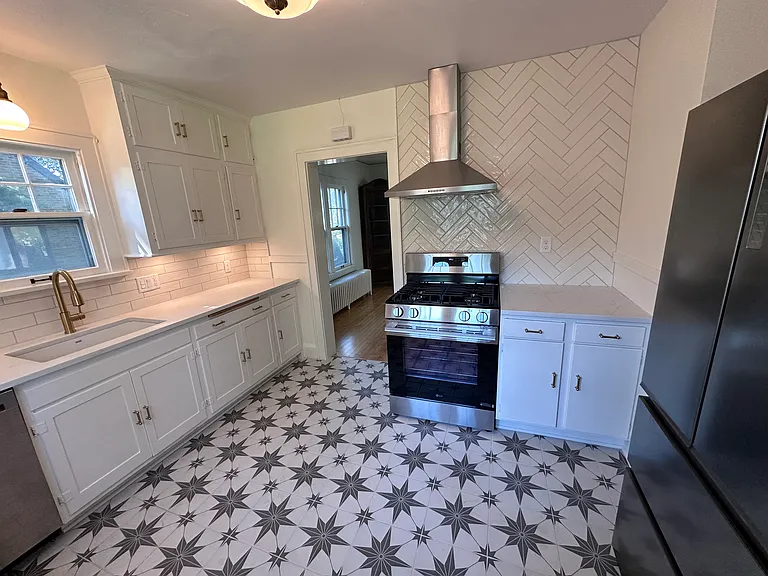321 Roosevelt Ave — Photo 33