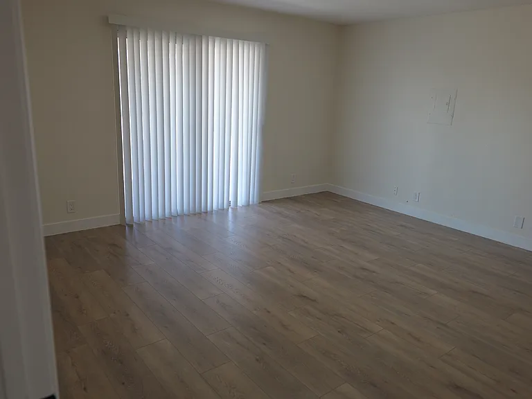 20997 Pine Ridge Ave #2 — Photo 25