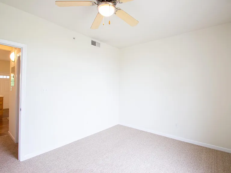 Scholar's Quad Collegiate Apartments — Photo 54