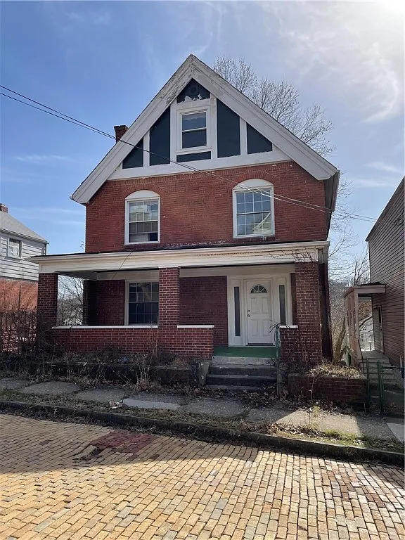 755 Mary St photo 1