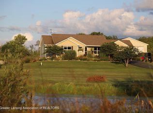 1912 Meadow Hills Dr, Eaton Rapids, MI 48827