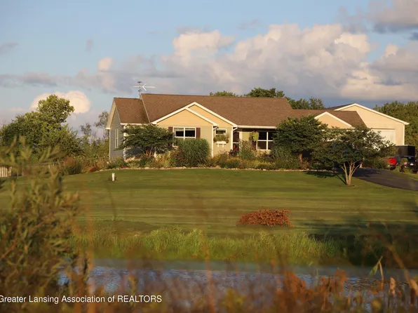 1912 Meadow Hills Dr, Eaton Rapids, MI 48827