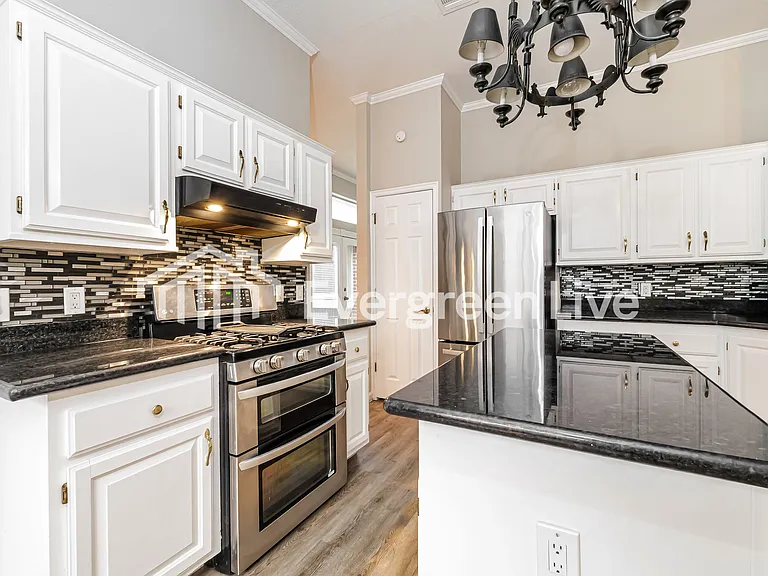 4904 Byron Cir — Photo 7