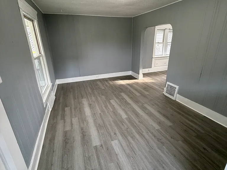 818 Sherman St — Photo 2