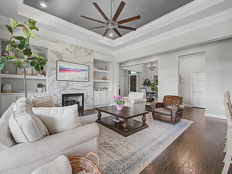 1007 Bendelow Dr — Photo 2