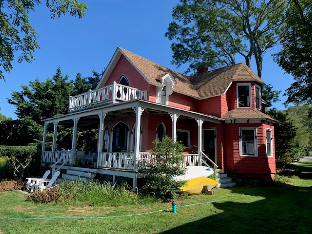 Waterfront Victorian Retreat — Photo 4