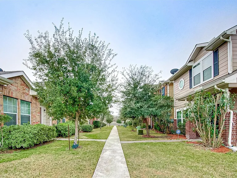1735 Nichole Woods Dr — Photo 5