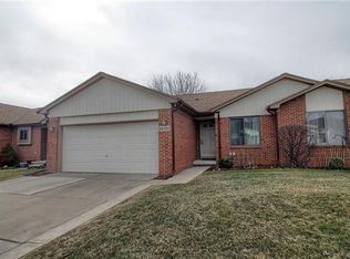 26130 N Knollwood Dr, Chesterfield, MI 48051