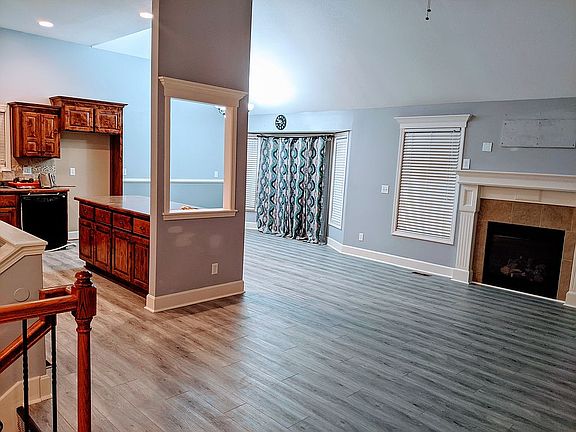 Living Room/Kitchen/Dining Area