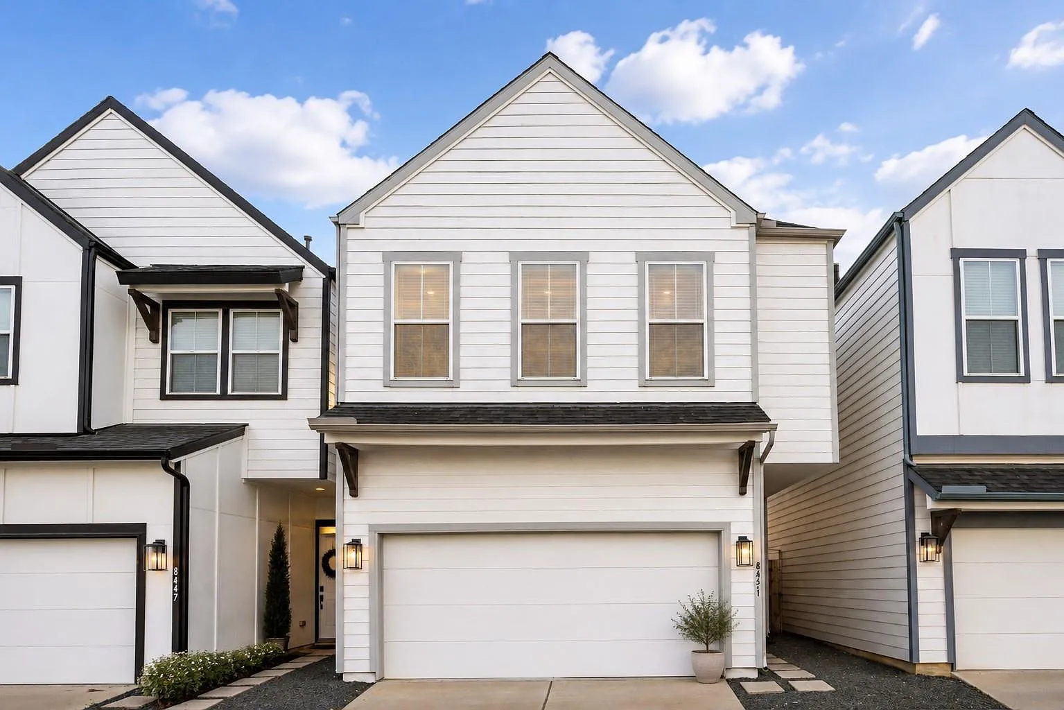 3 bed, 2.5 bath, 1436 sqft, $2,400 — Photo 1