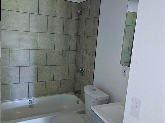 4th image of 31 Louise Ln