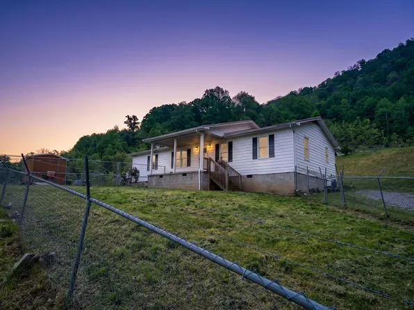105 Dry Hl, Jenkins, KY 41537