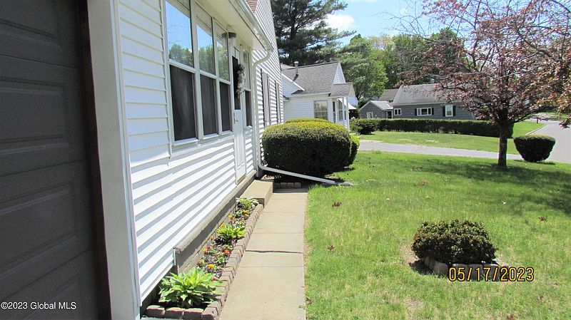 2nd image of 8 Raven Street