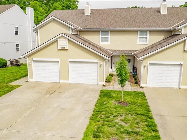 4612 NE Whispering Winds Dr #B, Lees Summit, MO 64064
