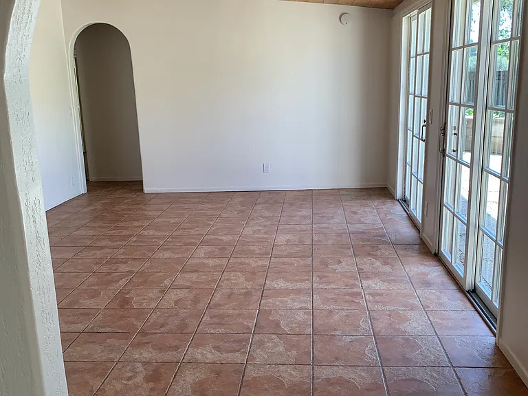 2542 Crescent Ave — Photo 7